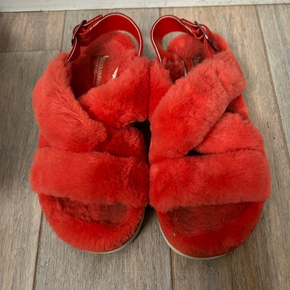 Koolaburra by UGG Women's Fuzz-ee Flat Sandal Slide 1117190 Feista red Size 6